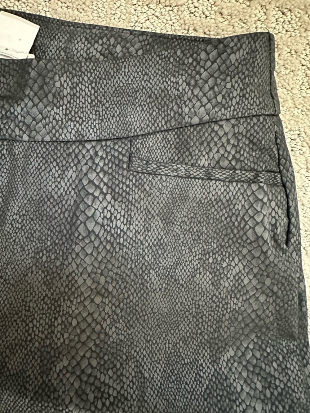 Chico’s Snakeskin Print Pants Black Stretch Straight Leg Pull On Size 0R (US 4) - Picture 4 of 9